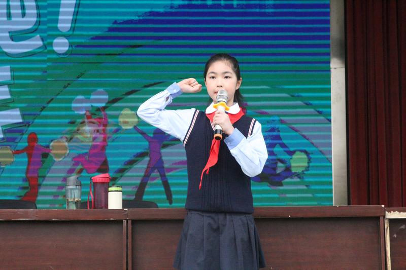 运动员斗志昂扬,向着胜利发起冲击 运动员斗志昂扬,向着胜利发起冲击