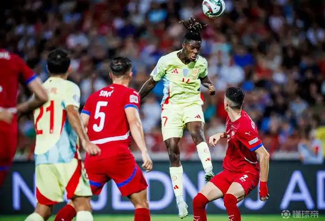 欧洲联赛双方争夺球队前三名,竞争激烈 欧洲联赛双方争夺球队前三名,竞争激烈