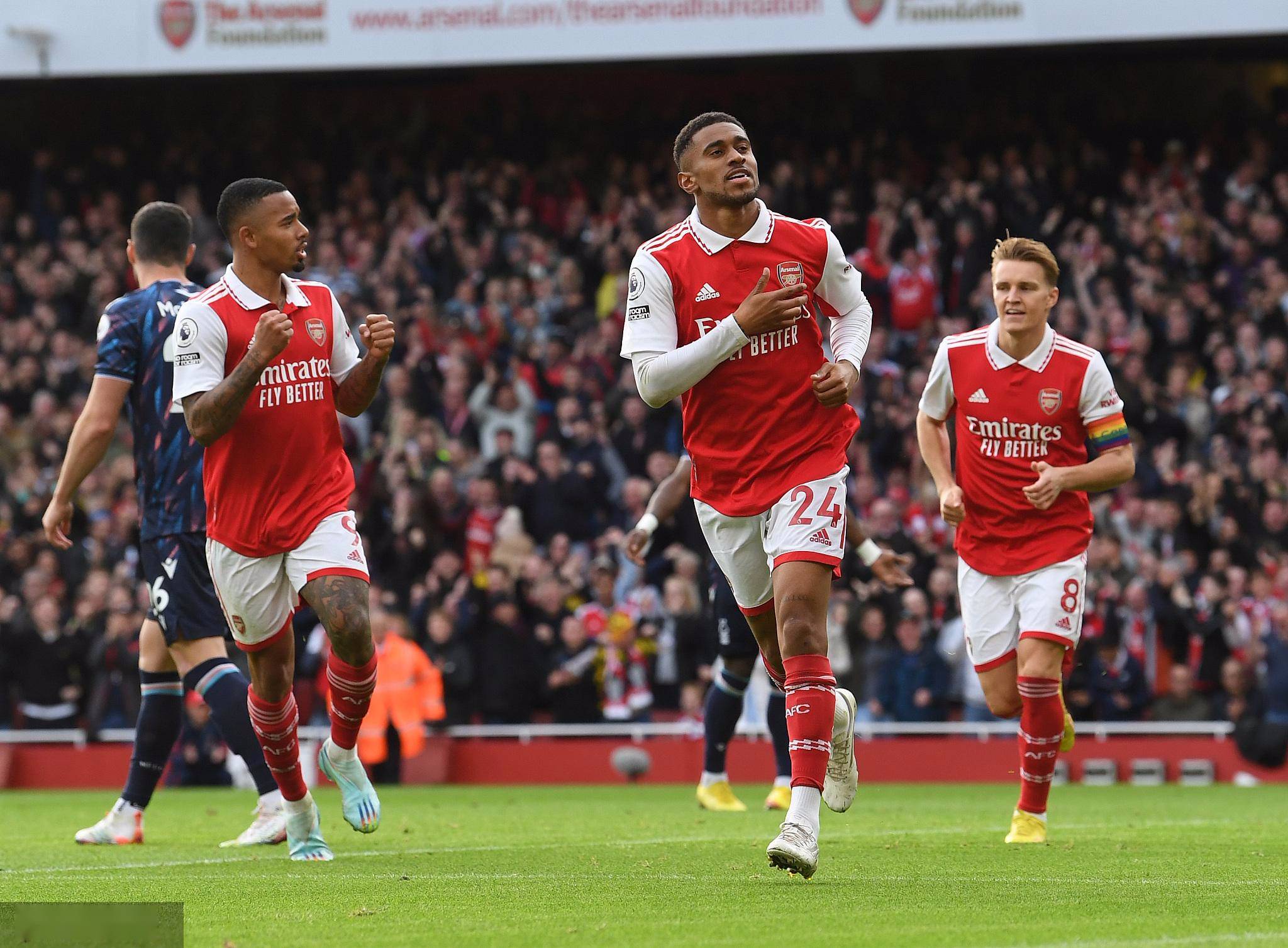 阿森纳主场战胜曼联,提升联赛排名 阿森纳主场战胜曼联,提升联赛排名