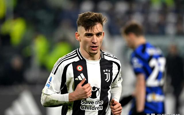 尤文塞戴夫连入两球,成为全场焦点 尤文塞戴夫连入两球,成为全场焦点