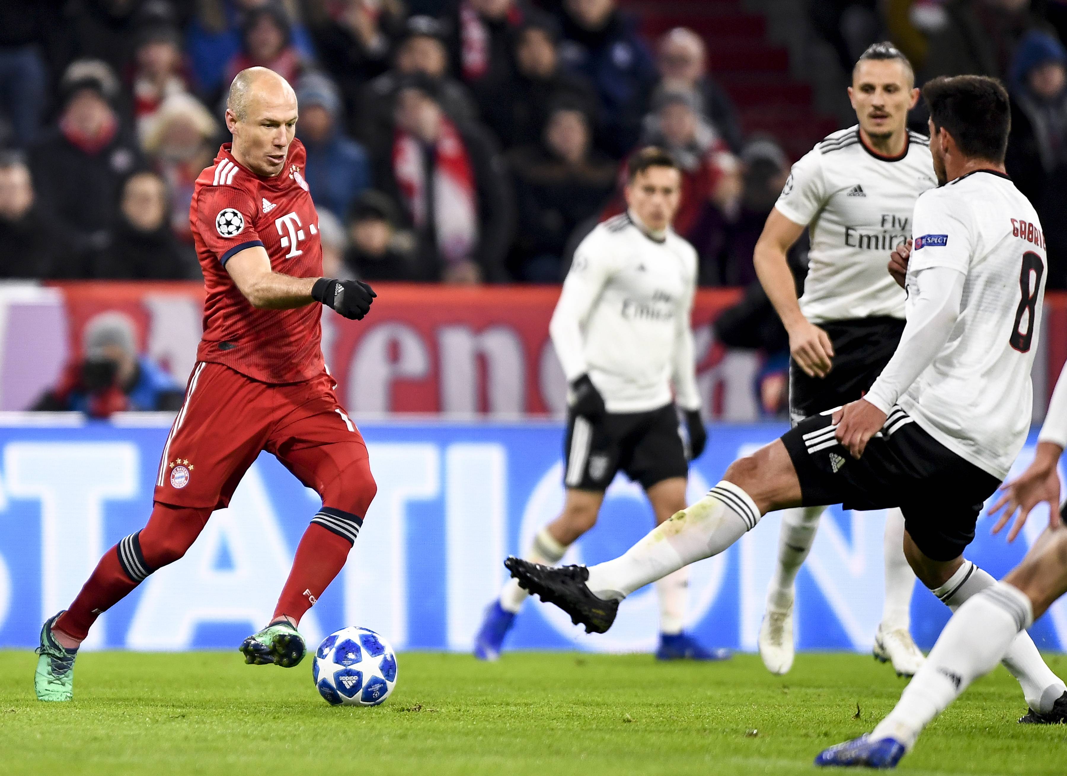 多特蒙德球员联手作战,赢得胜利 多特蒙德球员联手作战,赢得胜利