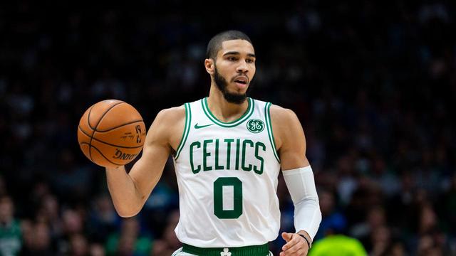 黄金时刻到来，球员展现实力风采