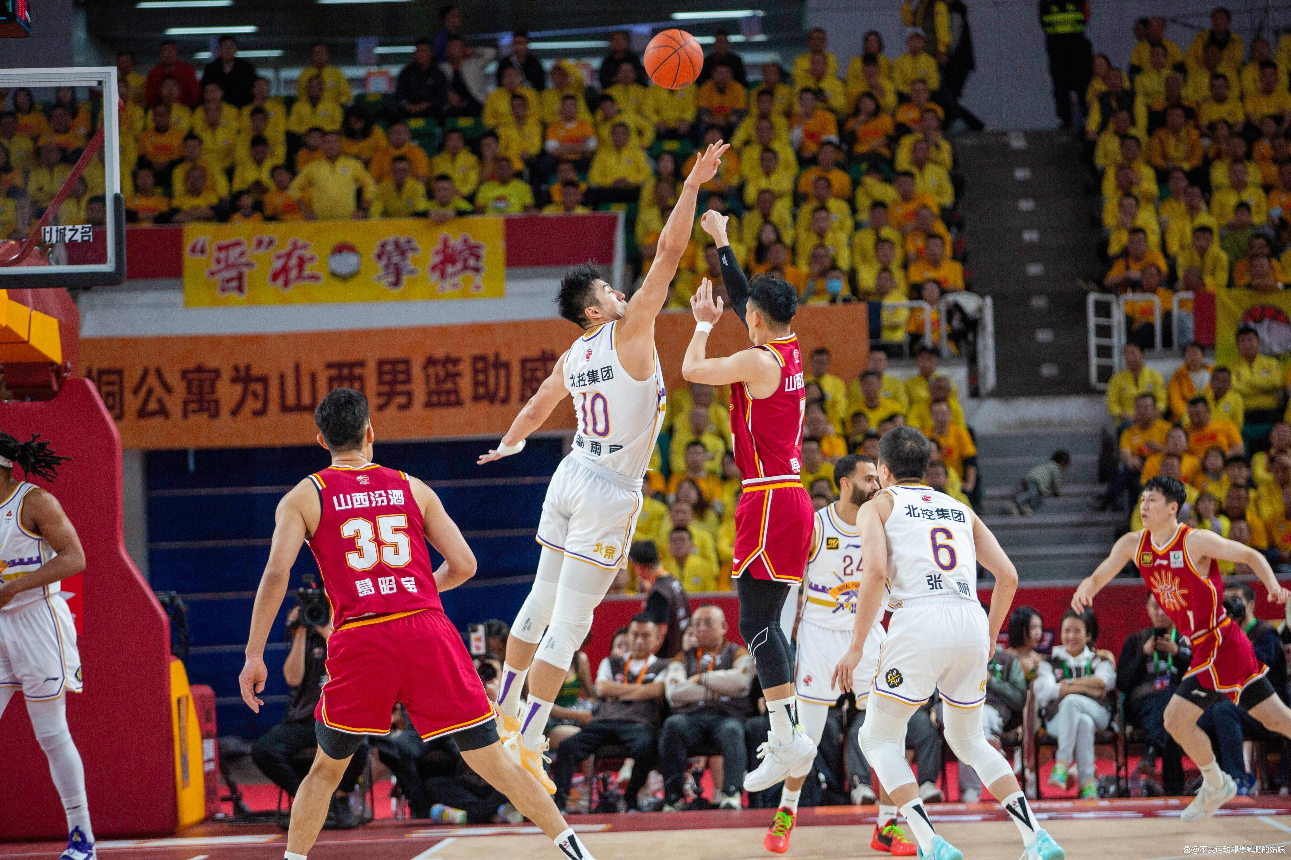 关于较劲十足！争冠球队在比赛现场斗智斗勇的信息