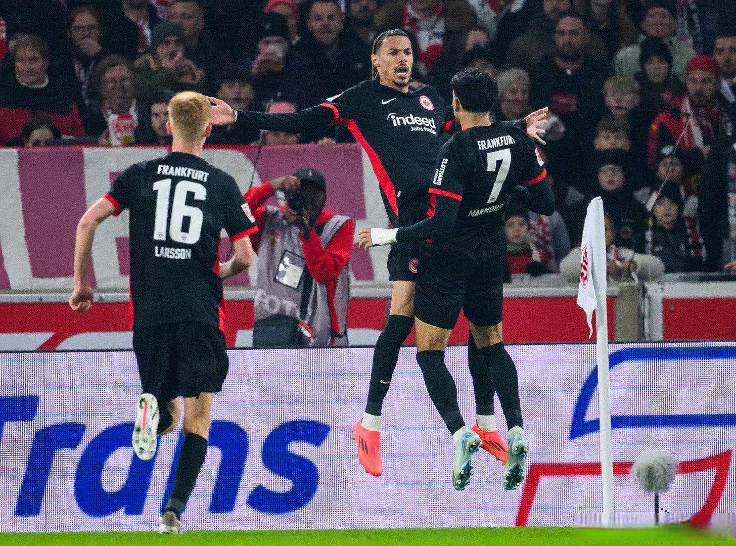 法兰克福客场大破,进军德甲第一集团 法兰克福客场大破,进军德甲第一集团