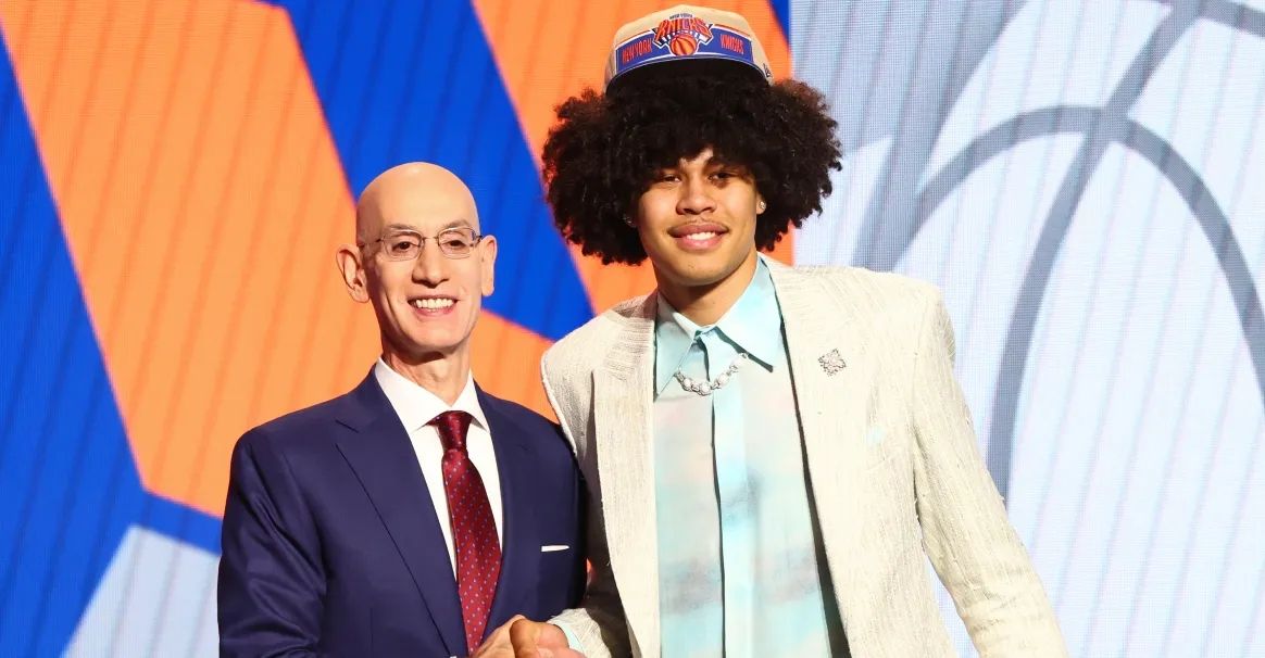 NBA选秀大会新秀集体亮相舞台