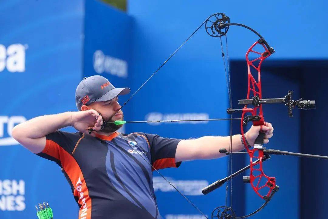 韩国射箭选手技压群雄夺得冠军