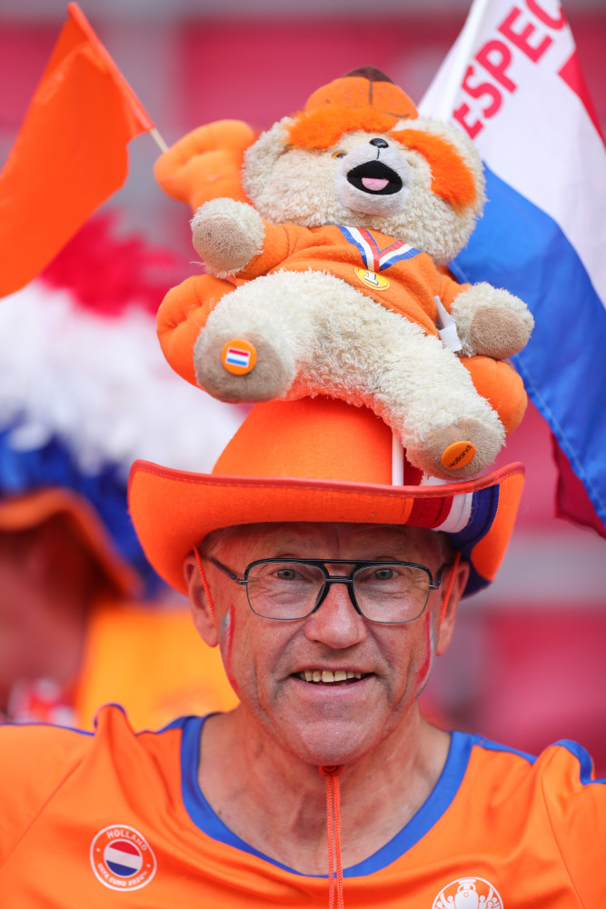 荷兰战胜乌克兰,稳坐小组榜首 荷兰战胜乌克兰,稳坐小组榜首