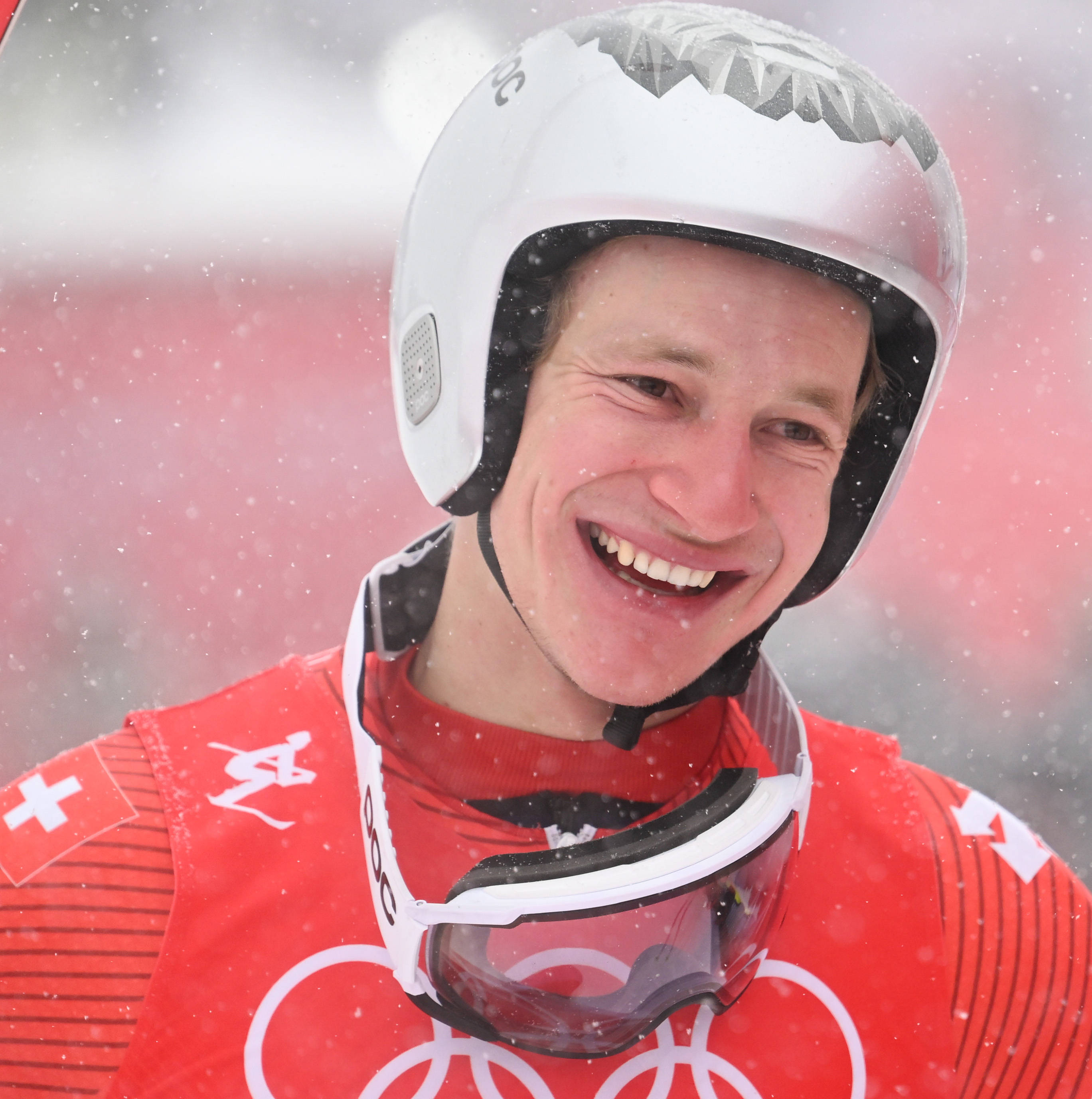 瑞士滑雪选手惊艳全场,夺得金牌 瑞士滑雪选手惊艳全场,夺得金牌