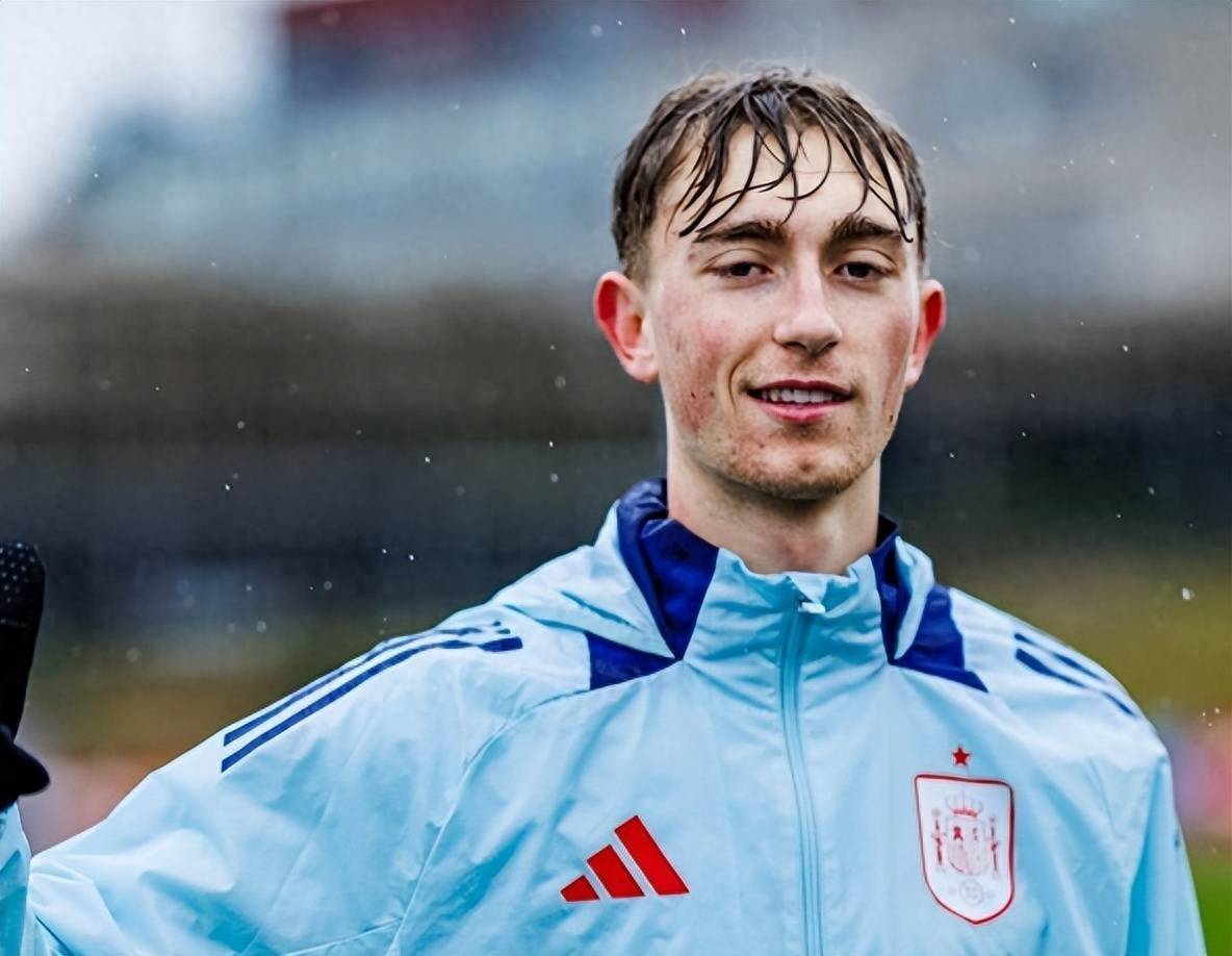 意大利后卫基耶利尼解围稳定,帮助伯恩茅斯提前锁定欧冠出线资格的简单介绍 意大利后卫基耶利尼解围稳定,帮助伯恩茅斯提前锁定欧冠出线资格的简单介绍