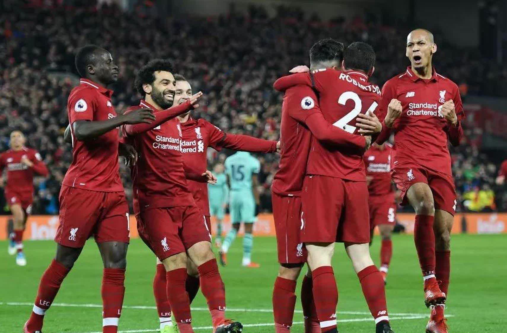 双方先后得分,球场氛围极为紧张 双方先后得分,球场氛围极为紧张