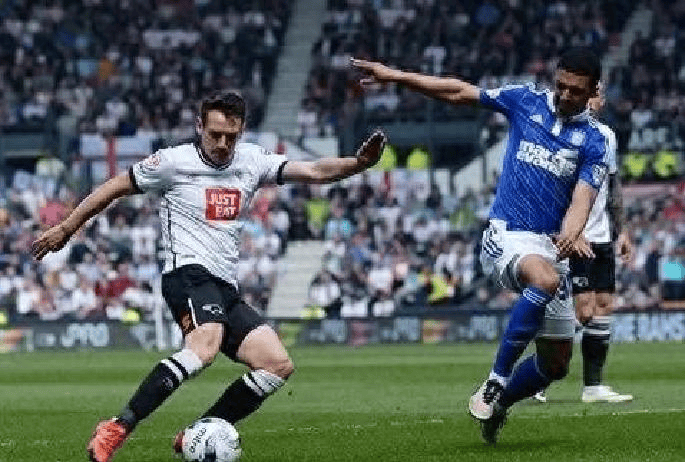 伯明翰城主场告捷,跻身联赛前列 伯明翰城主场告捷,跻身联赛前列