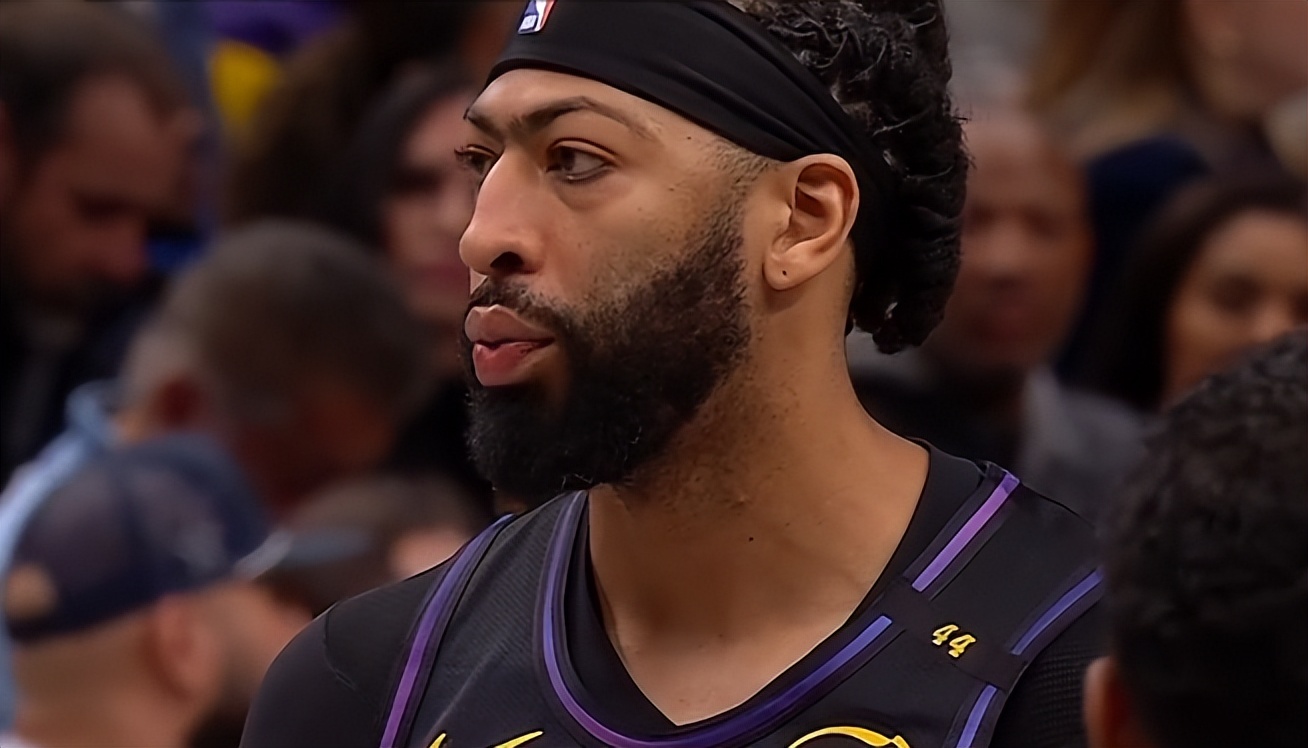 独行侠客场遭湖人逆袭,小查孤掌难鸣 独行侠客场遭湖人逆袭,小查孤掌难鸣