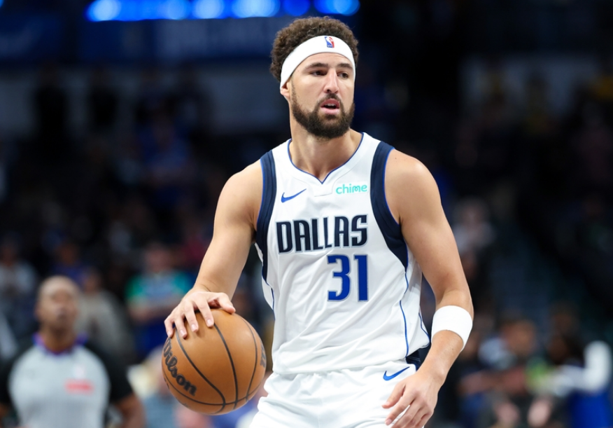 雄鹿惨败独行侠,遭遇连败 雄鹿惨败独行侠,遭遇连败