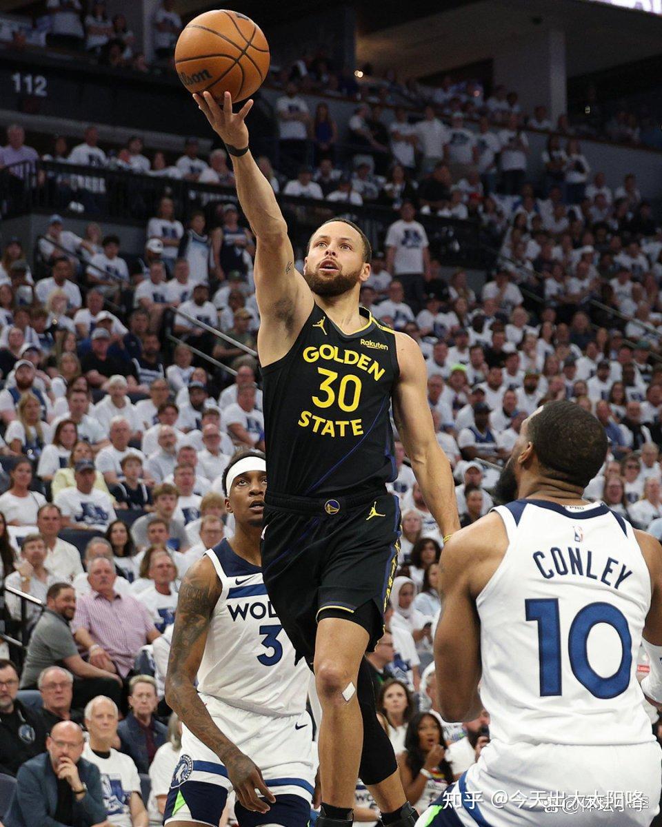 勇士惨遭溃败，库里受伤仍不倒