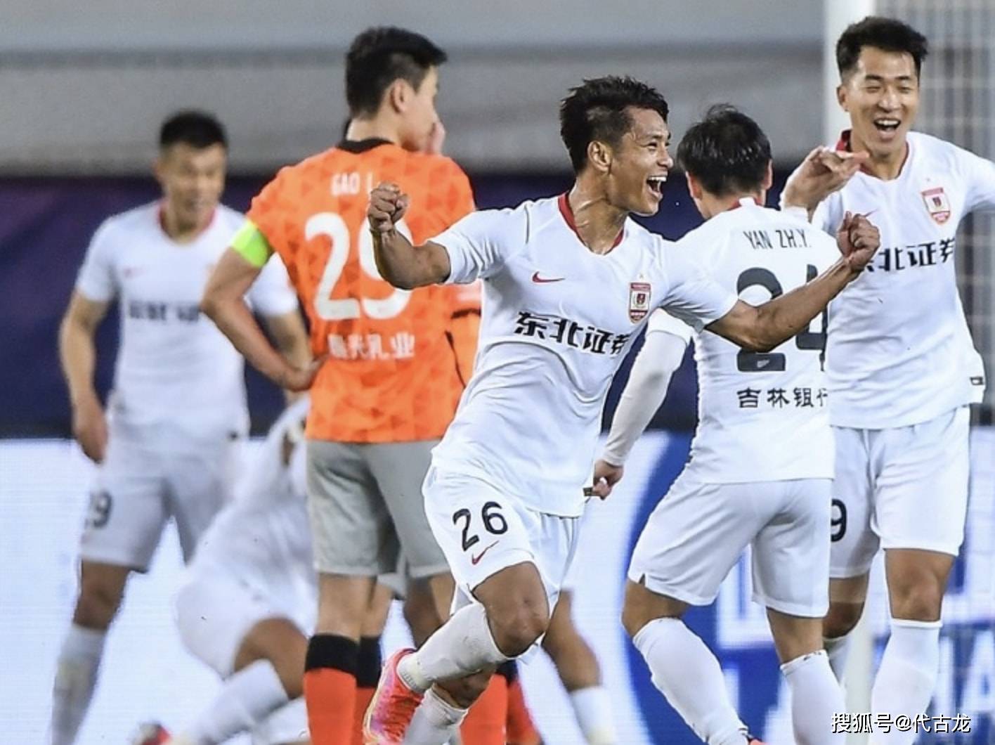 广州恒大明日携手占士范熊拜德海陆交接!亚冠首战门票今开售 广州恒大明日携手占士范熊拜德海陆交接!亚冠首战门票今开售