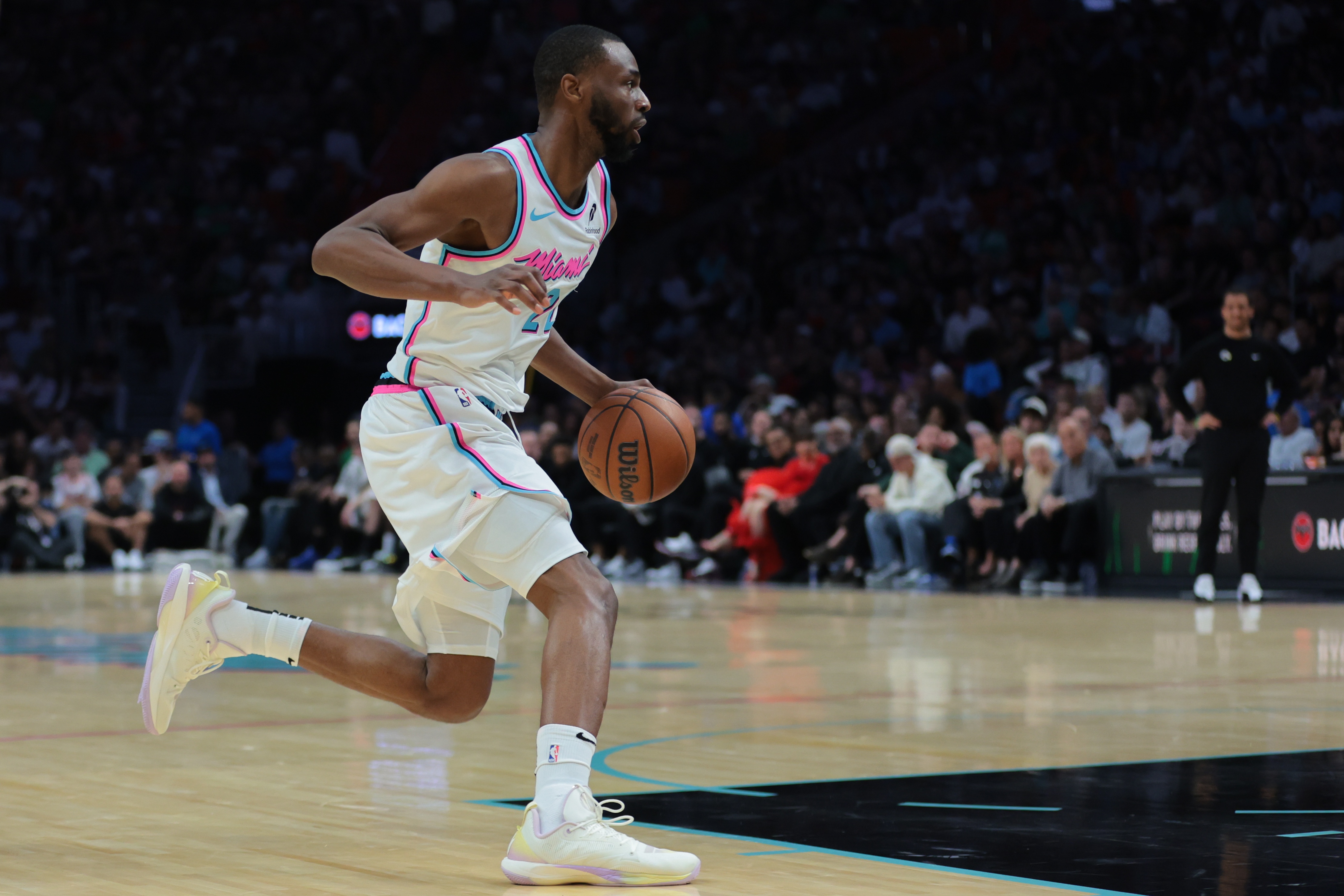 开拓者战胜雷霆，取得关键胜利