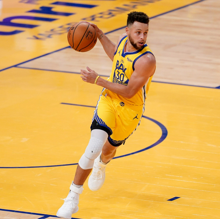 勇士队大胜活塞傲视群雄