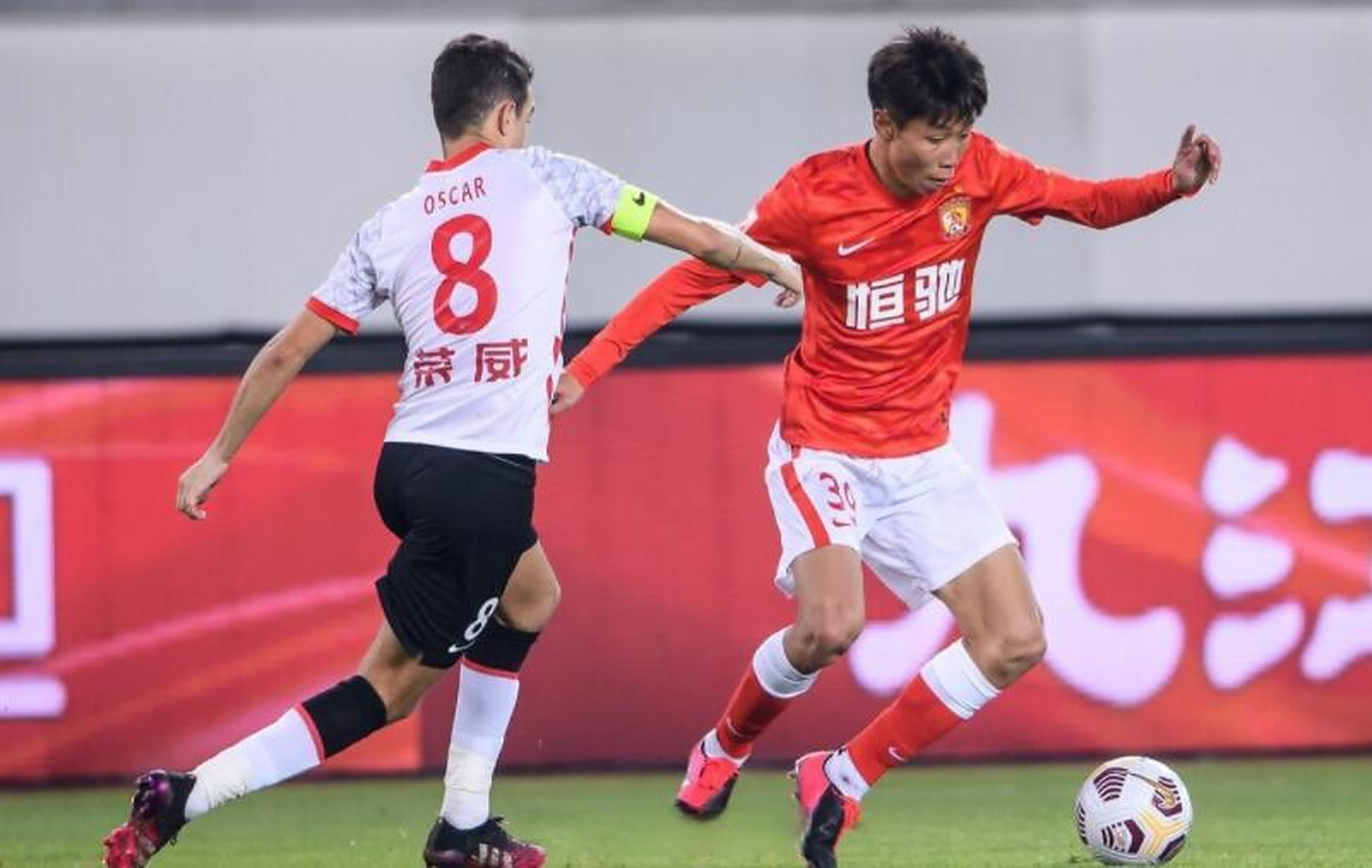 关于北京国安主场大胜深圳佳兆业，取得三连胜的信息