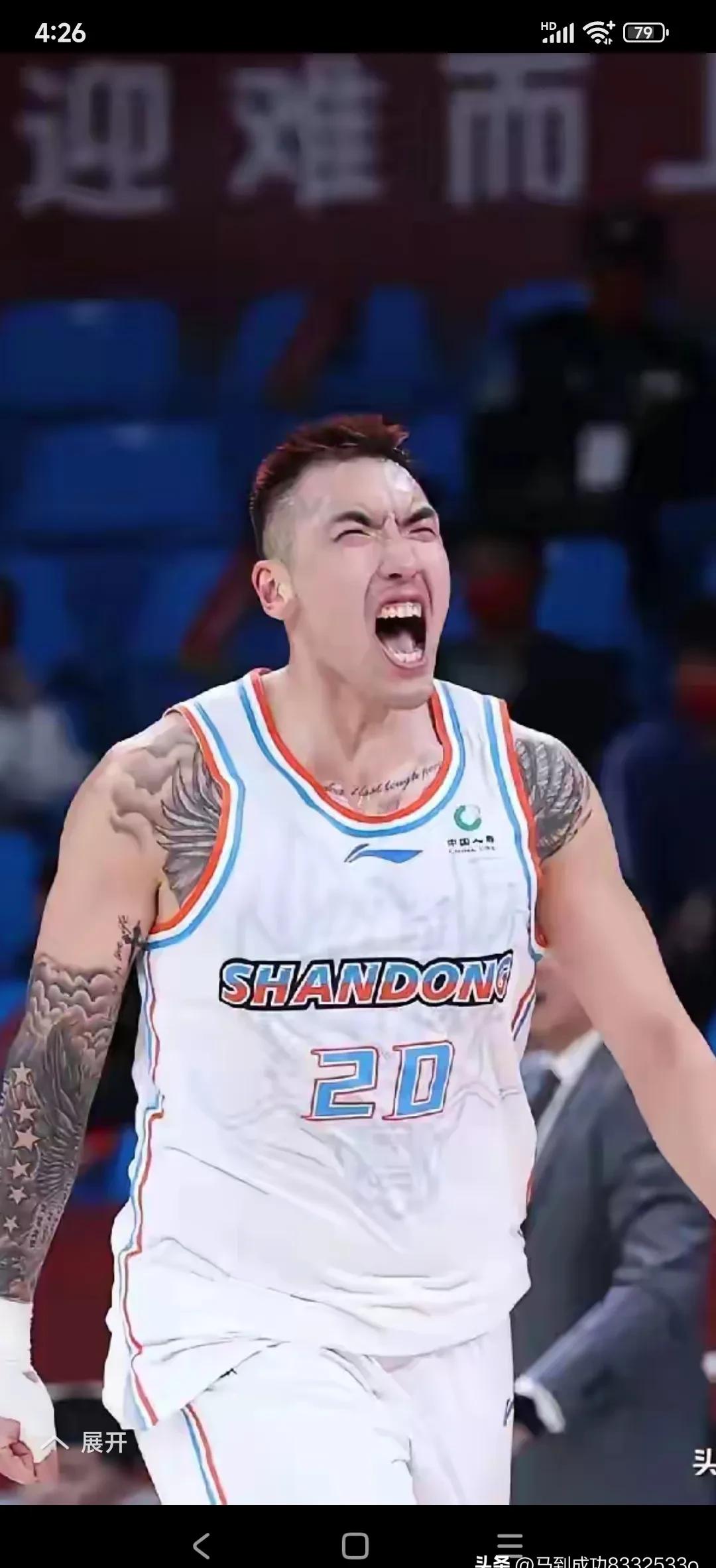 关键比赛风波不断，球员临场发挥出色的简单介绍